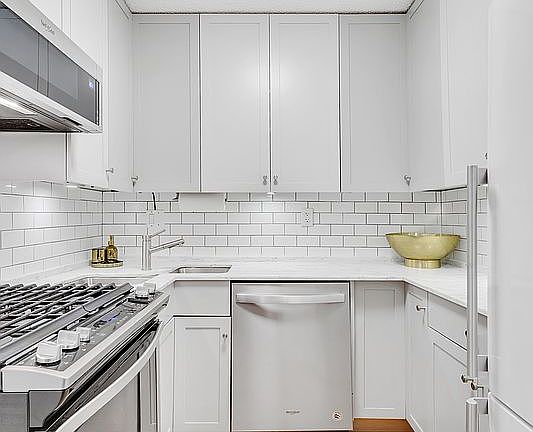 2nd image of 230 E 15th St APT 2G
