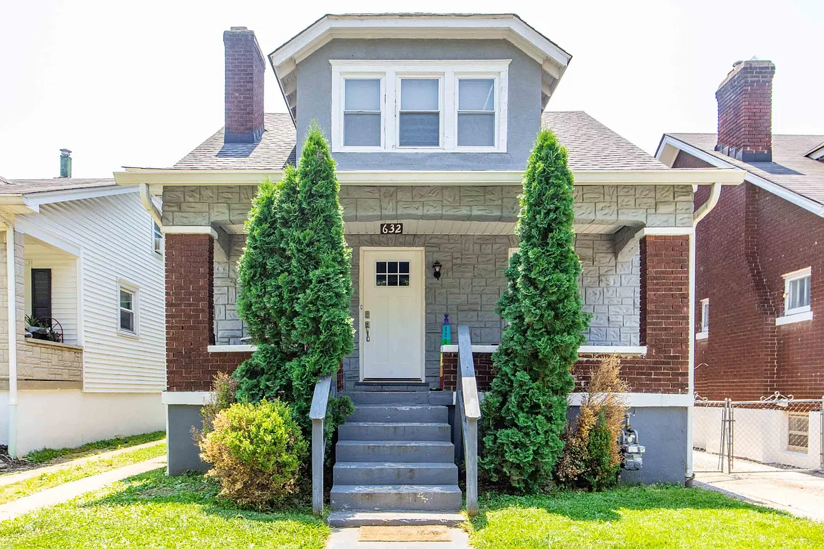 Building Photo - 632 Ervay Ave