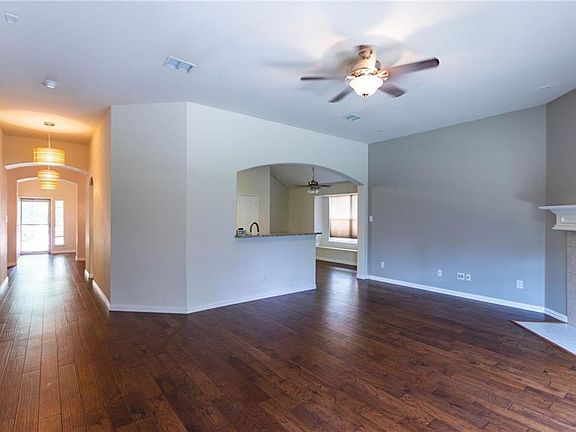 4th image of 3084 Bigleaf Dr