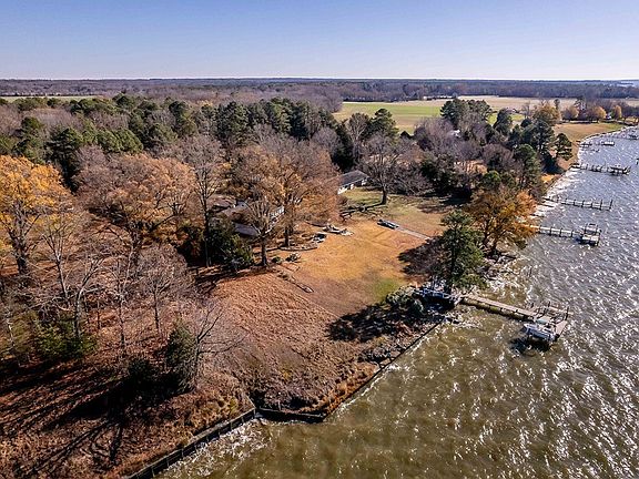 2nd image of 203 Crab Pot Ln