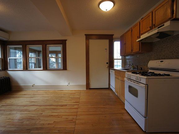 2nd image of 2620 Polk St NE