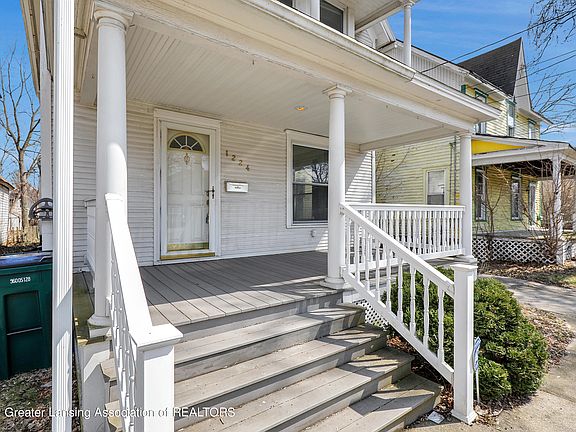 4th image of 1224 N Grand River Ave