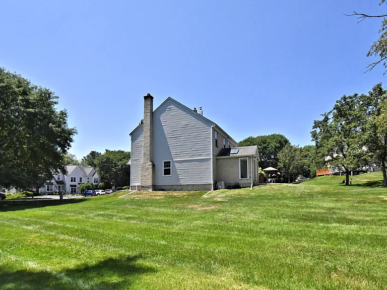 2489 Hillendale Dr — Photo 52