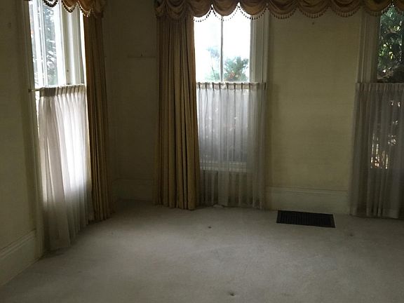 Piano Rom or Bedroom