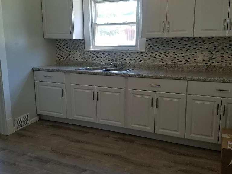 201 Marion Ave — Photo 3