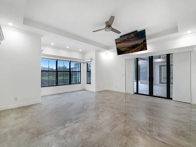 9065 Watercrest Cir E — Photo 16