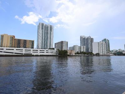 1000 Parkview Dr APT 228, Hallandale, FL, 33009