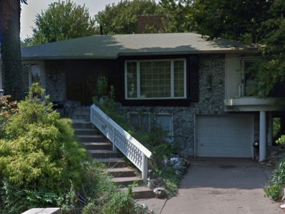 2nd image of 1004 College Ave APT B