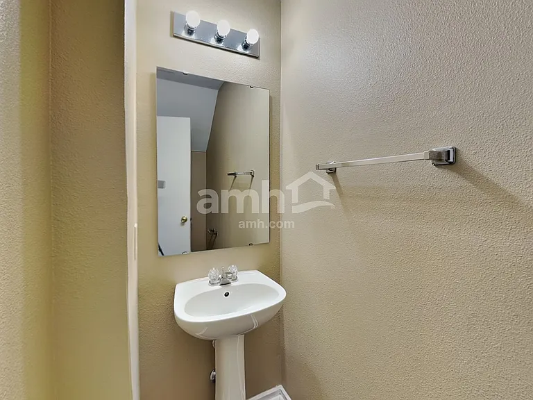2335 Bridlewood Dr — Photo 7