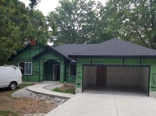 2240 W Cynthia St, Springfield, MO 65810