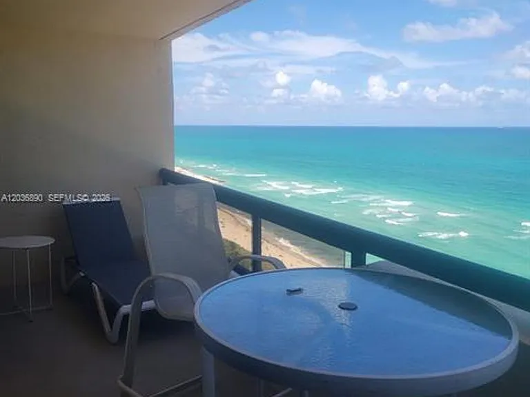 2555 Collins Ave #2207 — Photo 2