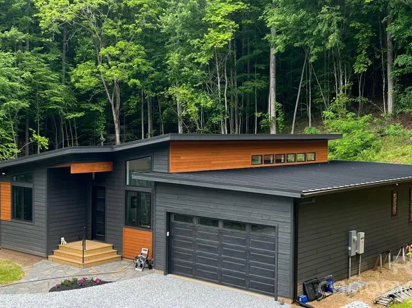 95 W Round Top Rd, Bryson City, NC 28713