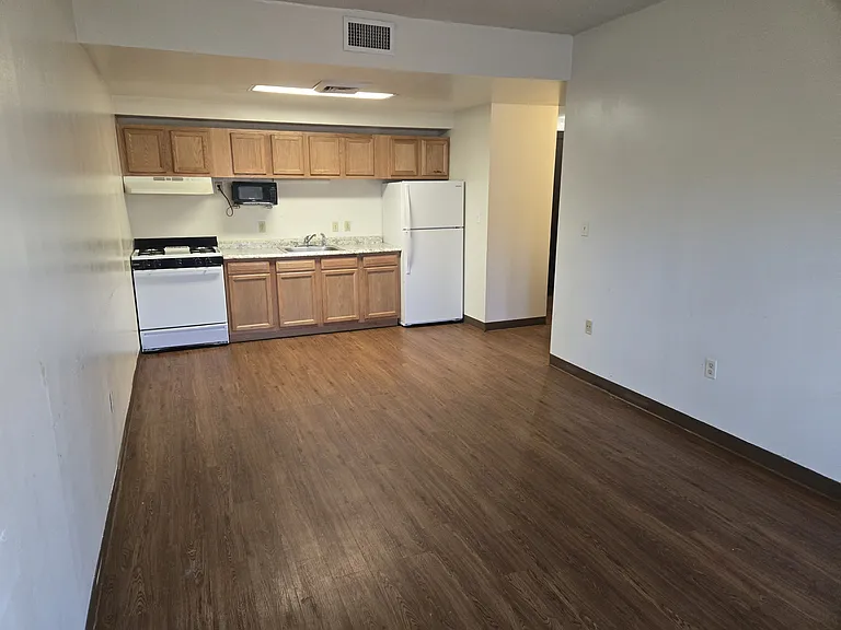 793 Myers Dr #102 — Photo 4