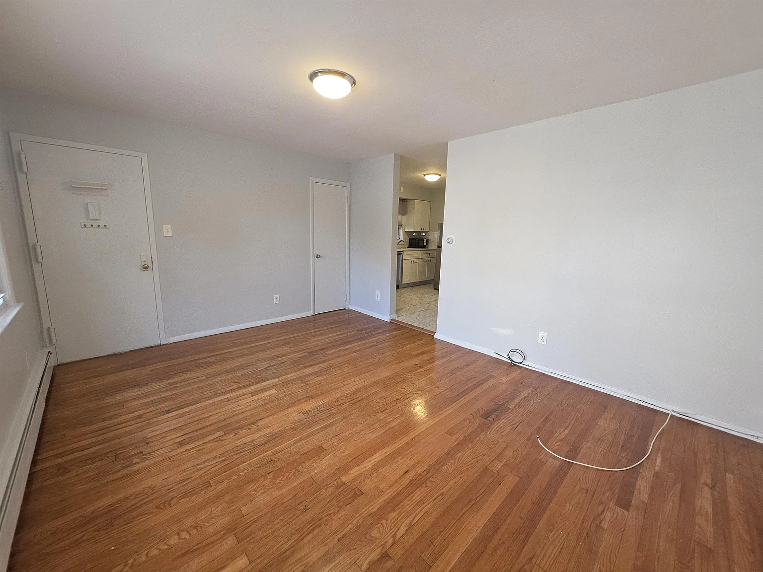 2 bed, 1.0 bath, 800 sqft, $2,500 — Photo 3
