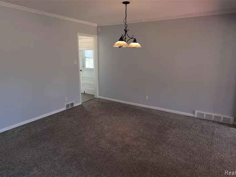 4121 Seminole Dr — Photo 21