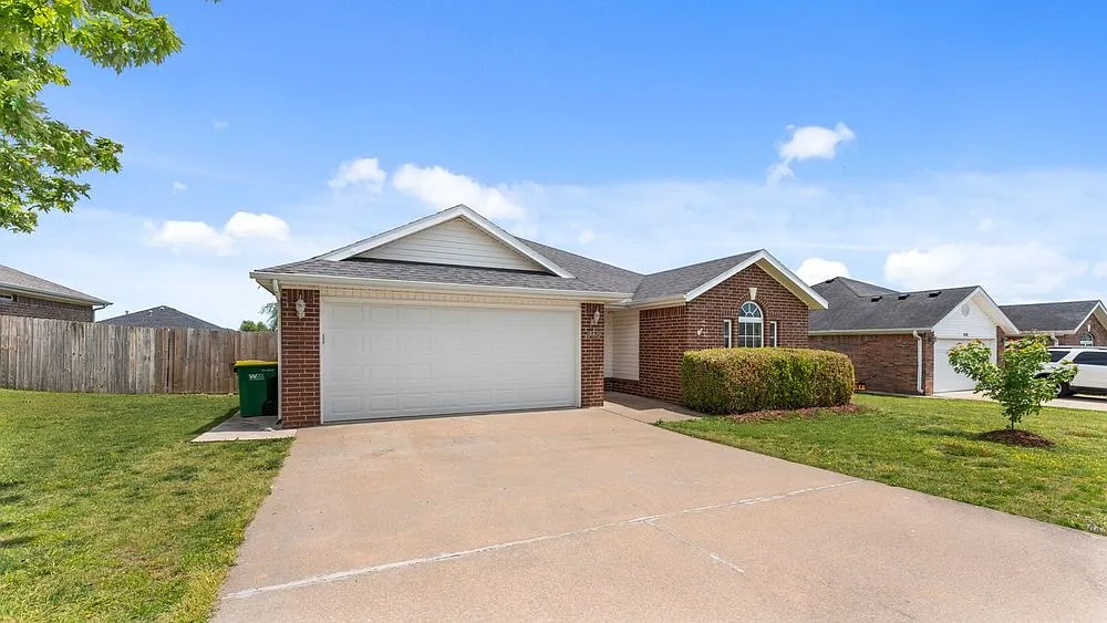 Building Photo - 440 N Brookfield Dr