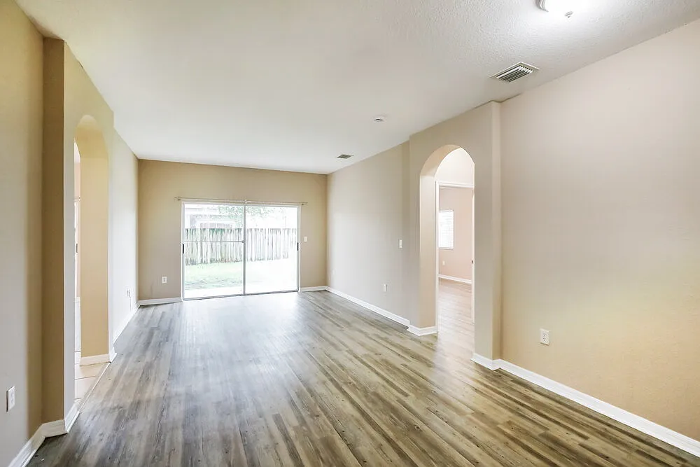 3 bed, 2.0 bath, 1502 sqft, $2,860 — Photo 4