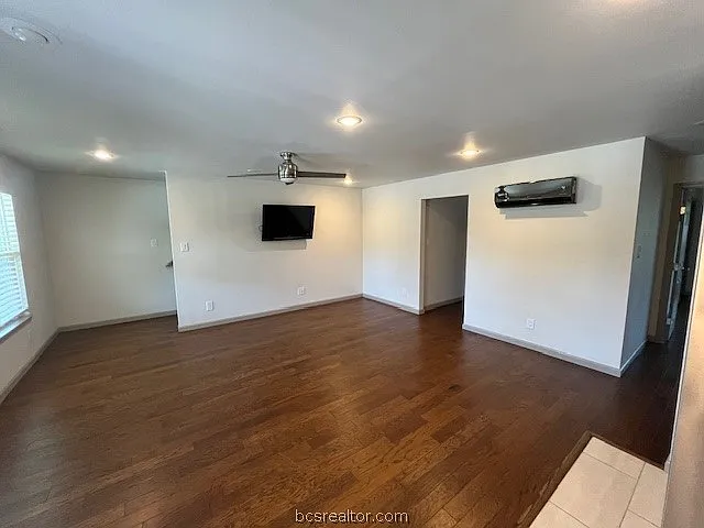 10328 N Dowling Rd — Photo 3