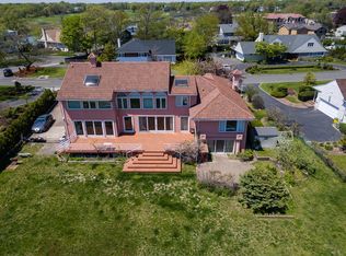 1111 Harbor Rd, Hewlett, NY 11557
