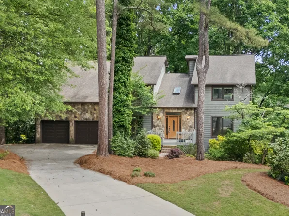 1498 Camp Point Ct NE, Roswell, GA 30075