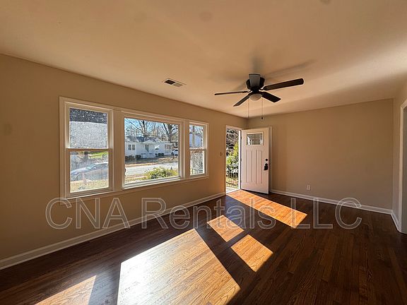 3rd image of 1826 Clearwater Dr SE