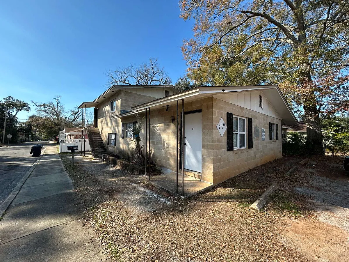 Building Photo - 2150 Saxon St #A
