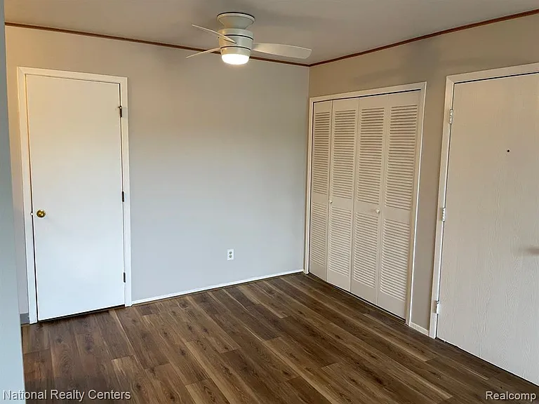 8719 Meadowbrook Dr — Photo 3