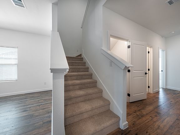 5th image of 2217 Maple Ridge Dr