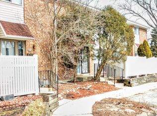 902 White Oak Ln, University Park, IL 60484