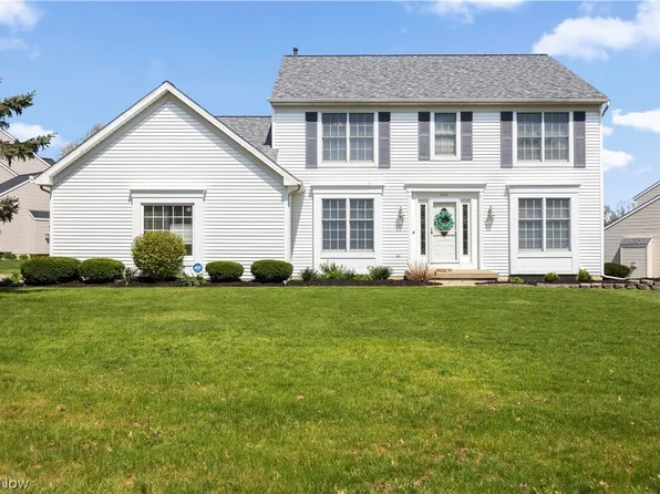 945 Red Tailed Ln, Amherst, OH 44001