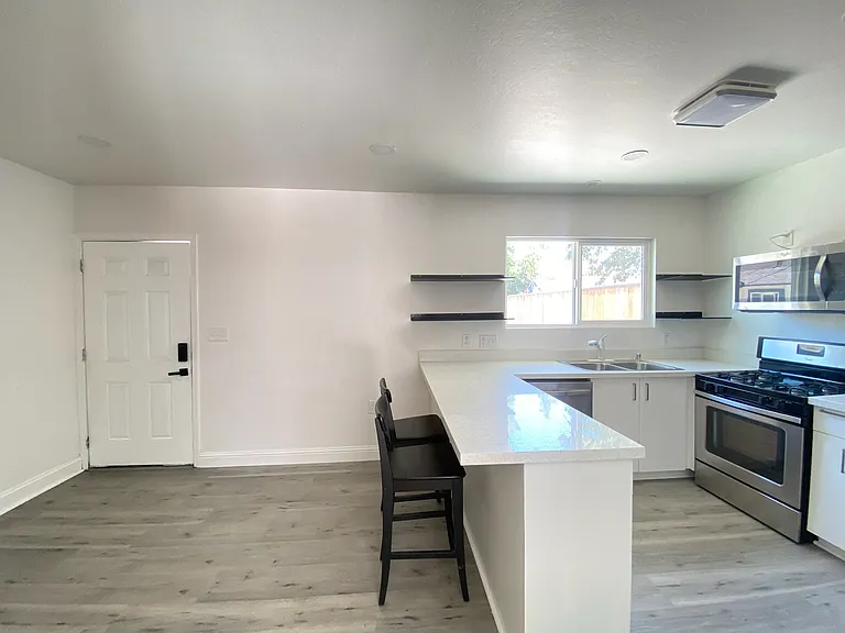 609 Belle Ave #C — Photo 4