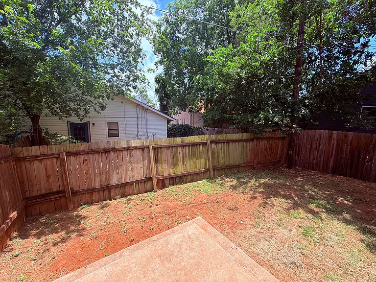 405 Parkhill Cv — Photo 28