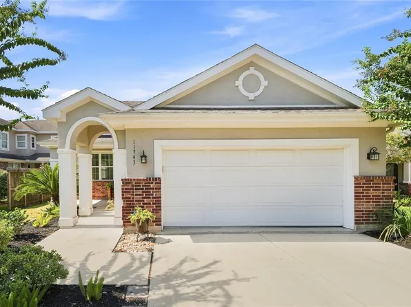 11743 Champions Gate Dr, Dayton, TX 77535
