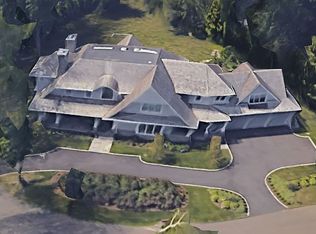 65 Winthrop Dr, Riverside, CT 06878