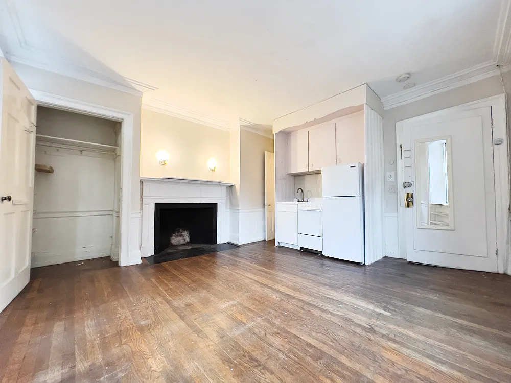 Studio, 450 sqft, $2,300 — Photo 1