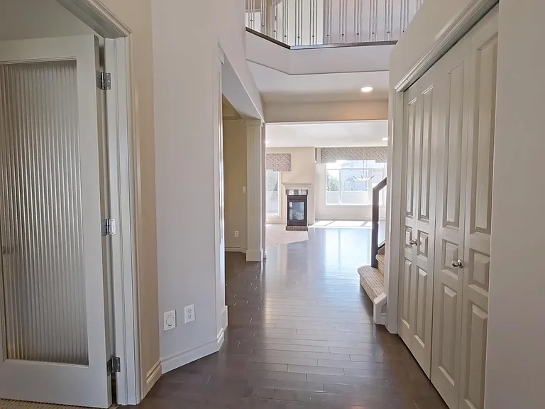 6162 Maynard Cres NW — Photo 2