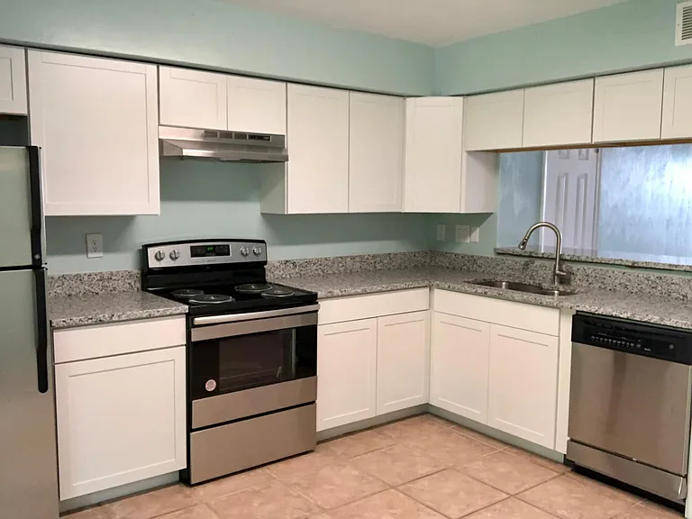 4825 Beach Landing Ct — Photo 4