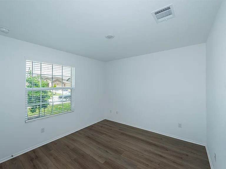 147 Otter Rd — Photo 4