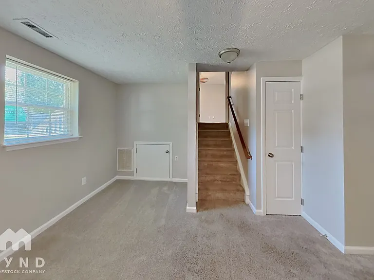 105 Bridgedale Ct — Photo 3