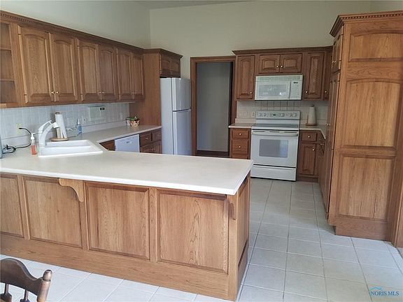 5th image of 1002 Stonehedge Dr