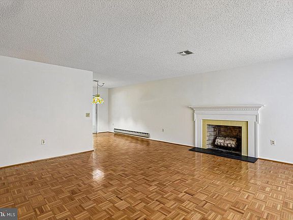 3rd image of 15133 Vantage Hill Rd #7-C