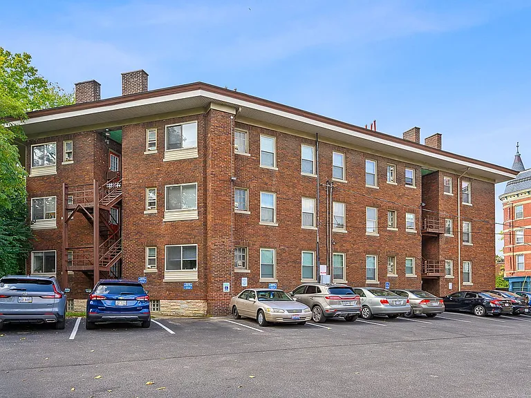 2562 Woodburn Ave #19 — Photo 11