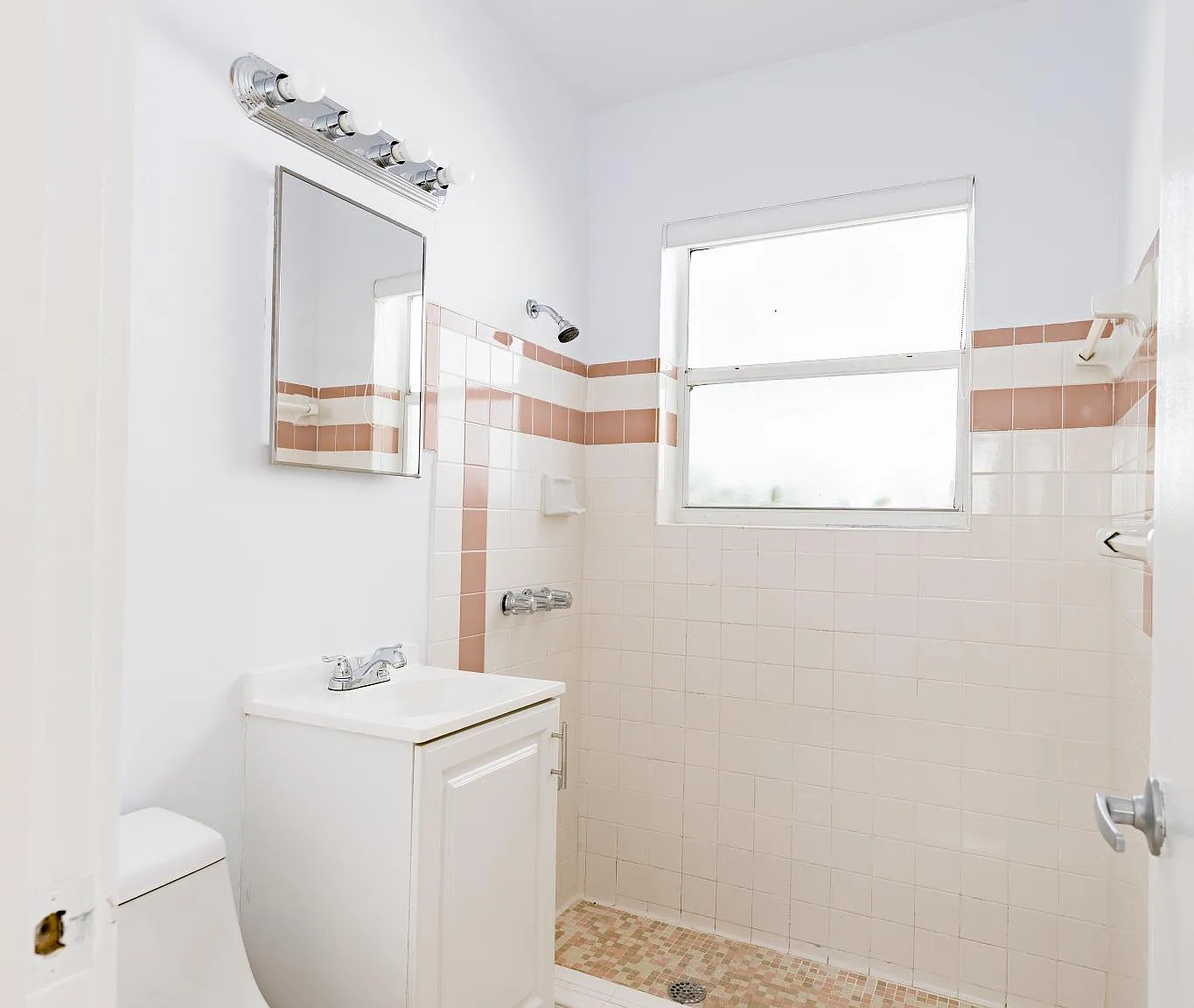 Studio, 420 sqft, $1,600 — Photo 4