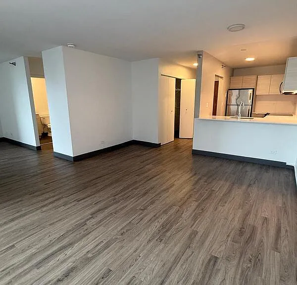 400 E Ohio St #410 — Photo 2