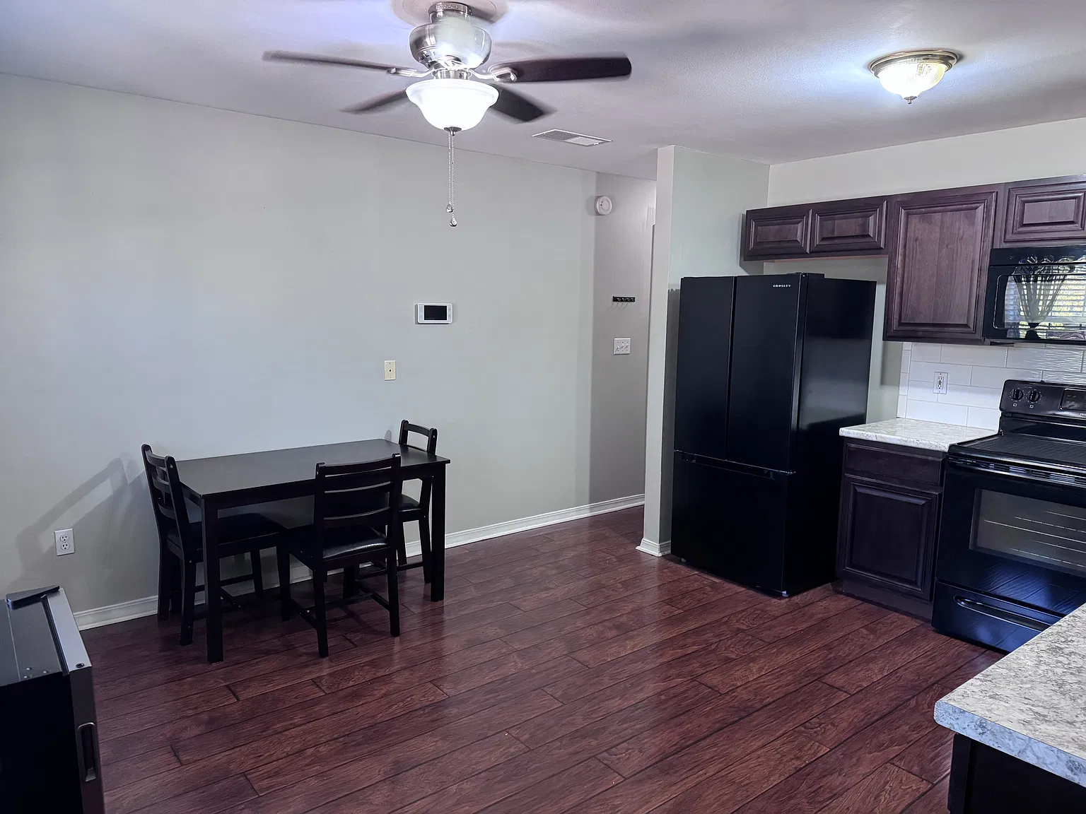 3 bed, 1350 sqft, $1,400 — Photo 4