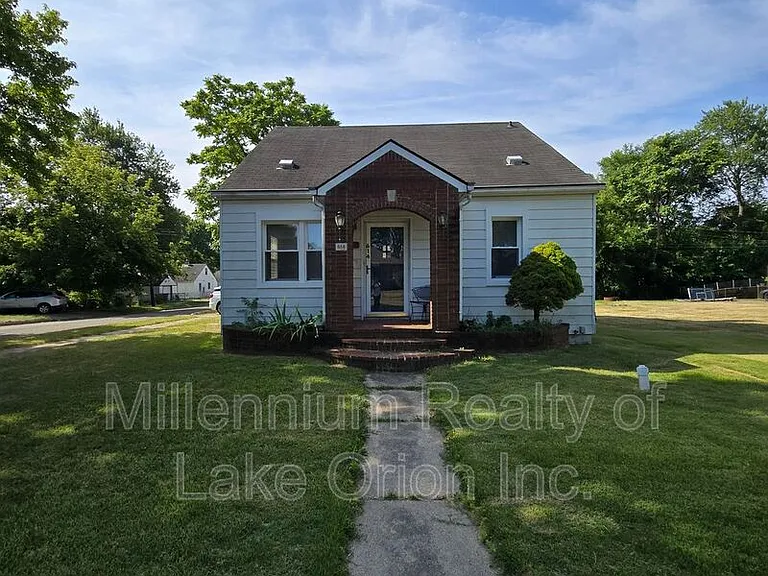 614 E Tennyson Ave — Photo 1