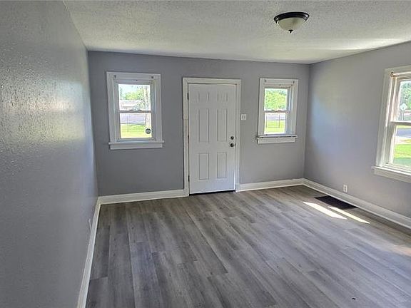 3rd image of 11925 Larimore Rd