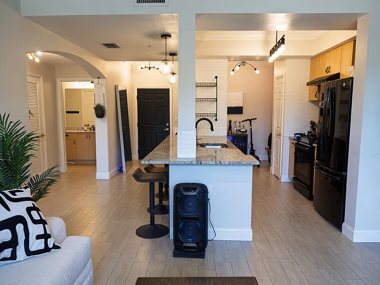 533 NE 3rd Ave #206 — Photo 4