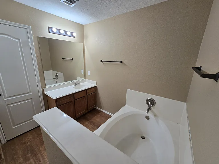 4512 Saddlebrook Dr — Photo 13