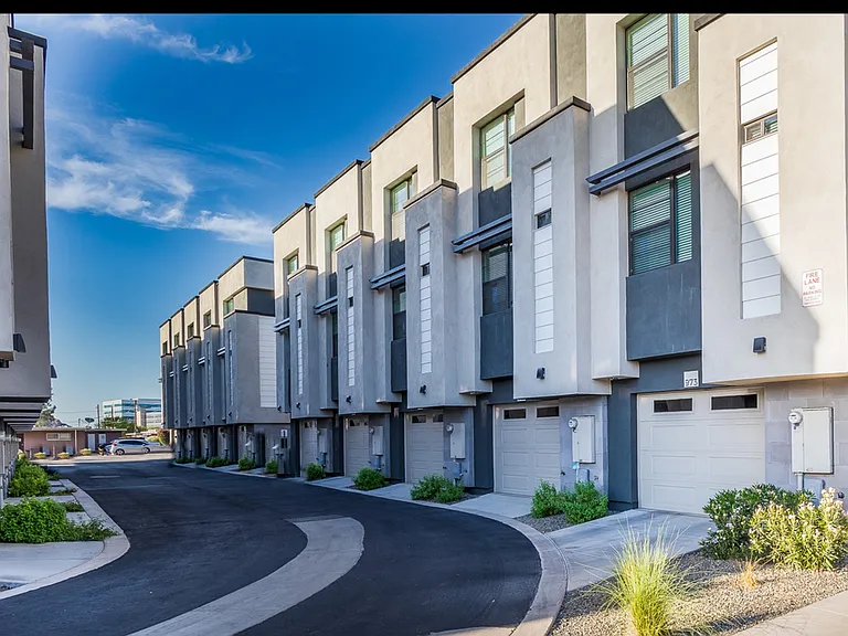 The Hardy Tempe Townhome Living — Photo 15
